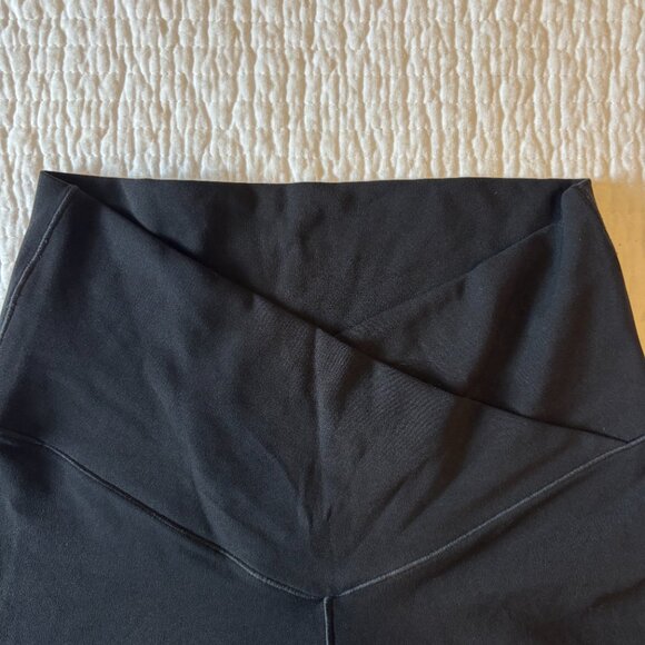 Aerie OFFLINE Real Me High Rise 7” Bike Shorts – Black, Size M - Picture 2 of 4